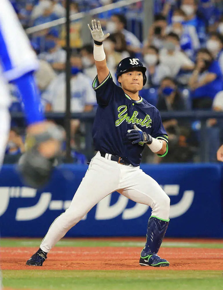 【画像・写真】ヤクルト5連勝　9回代打・中村がV打「全員でもぎ取った1勝」今季初の首位浮上導いた