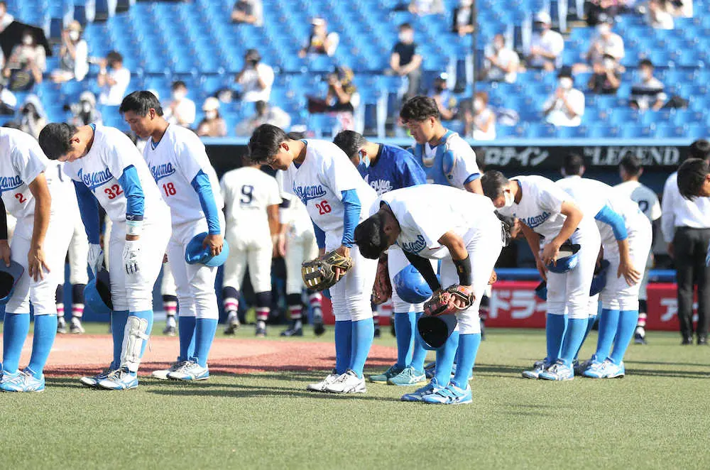【画像・写真】青学大1イニング10点の猛打で今季初勝利　ダメ押し2ランの泉口友汰主将「全員がつなぐ意識あった」