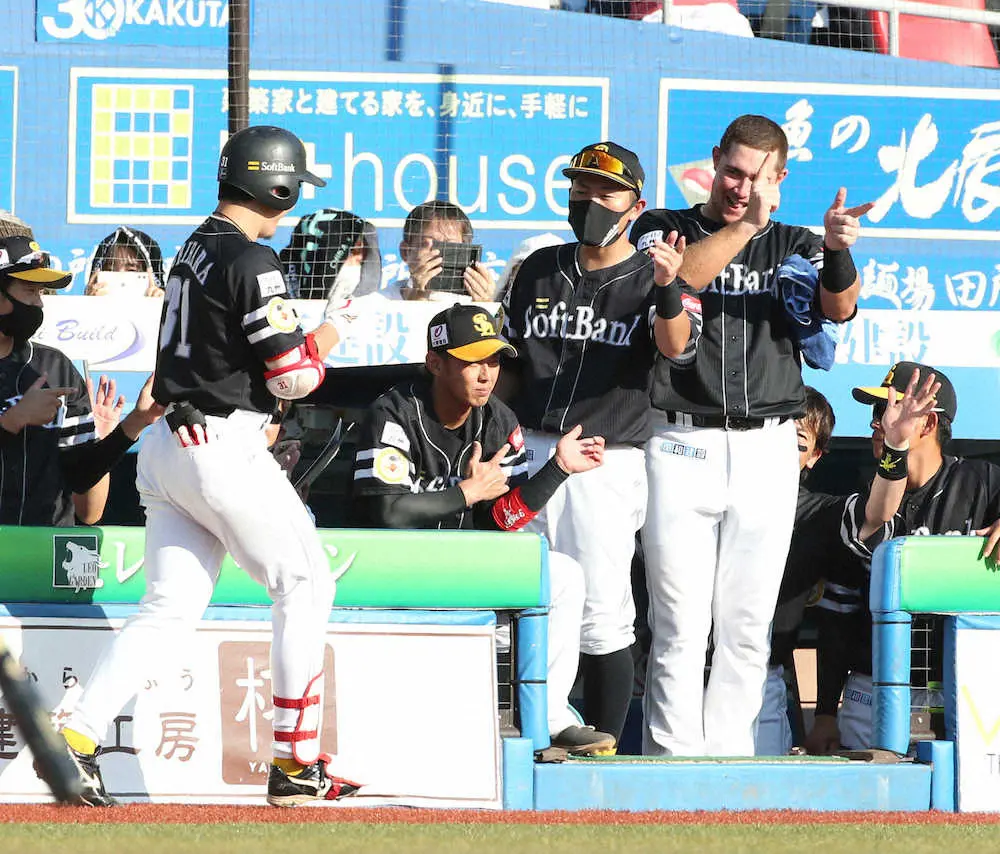 【画像・写真】ソフトB・栗原が豪快16号ソロ「マルちゃんに勝ちを付けられるように何とか援護したいと」
