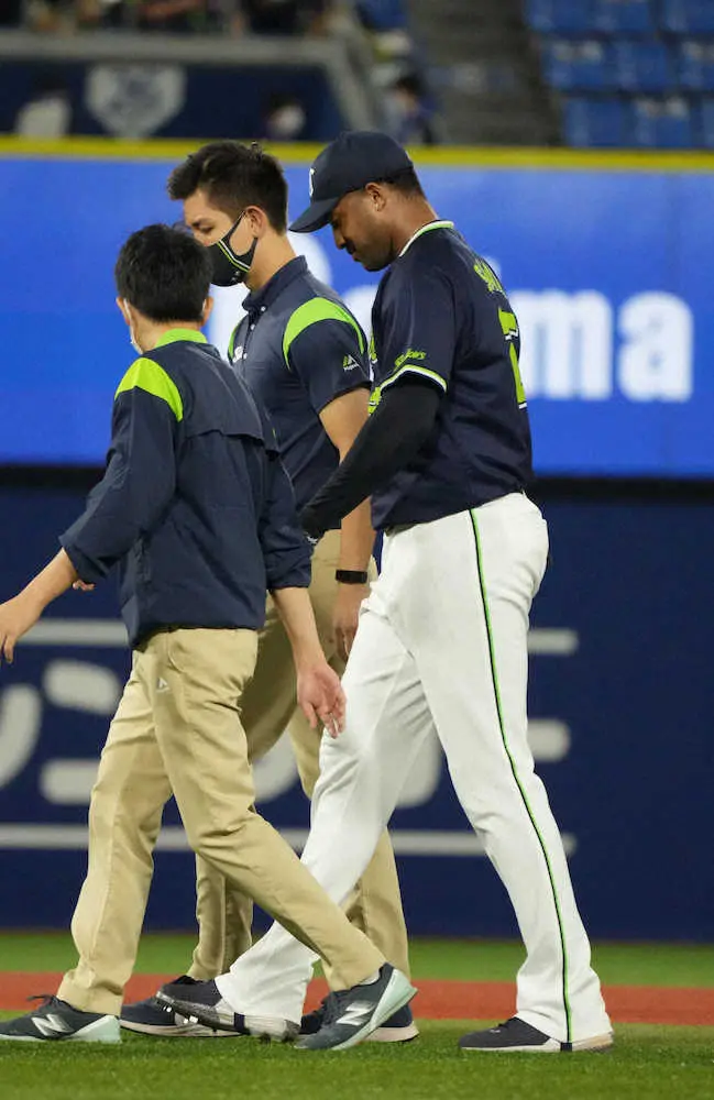 【画像・写真】ヤクルト　前日にフェンス激突で途中交代のサンタナは下半身の張り