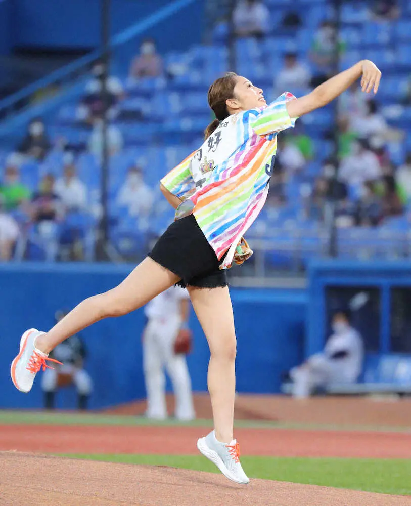 【画像・写真】神部美咲　コロコロ始球式も「100点です！」