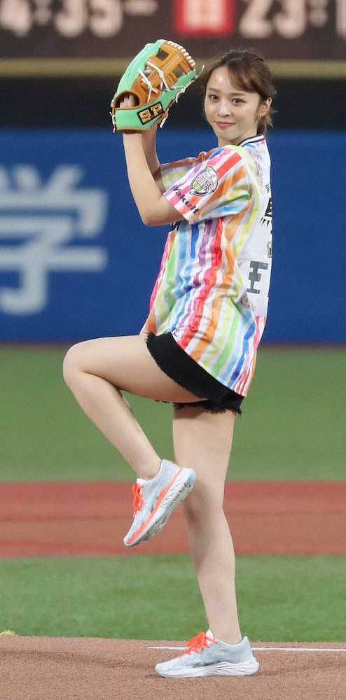 神部美咲 コロコロ始球式も 100点です スポニチ Sponichi Annex 野球