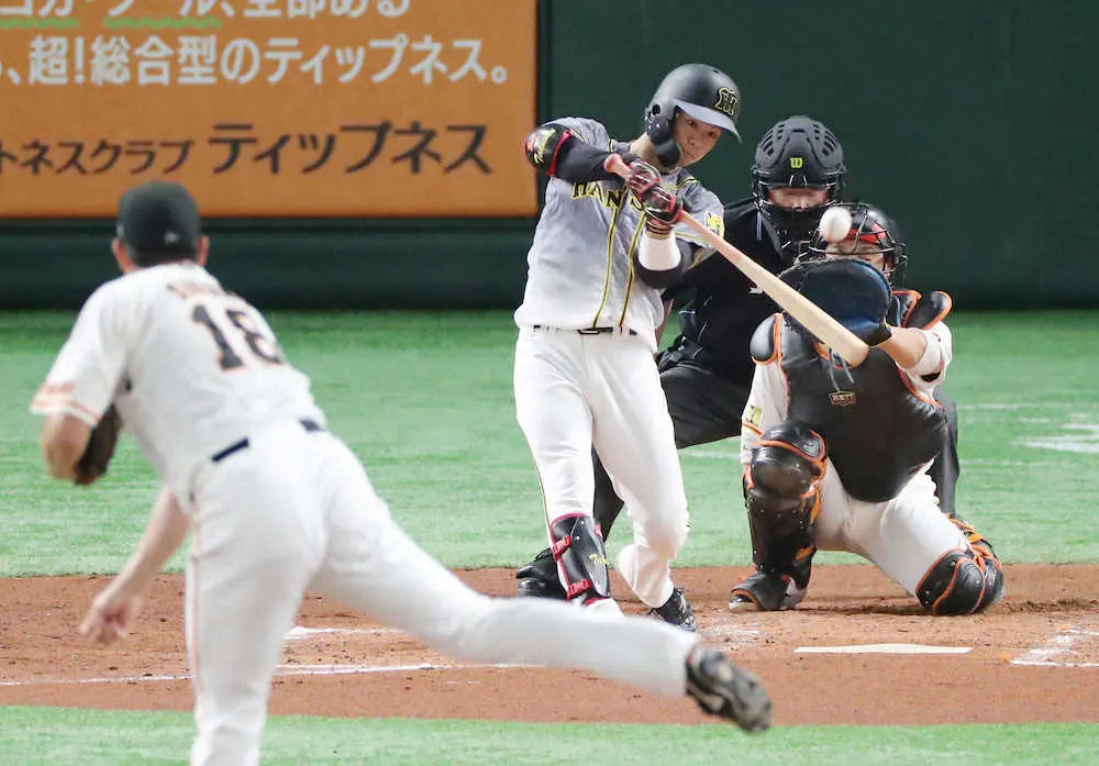 【画像・写真】バットでも阪神・中野　8回に2点適時打で「苦手」菅野をKO 初戦の「神バックホーム」に続く大仕事