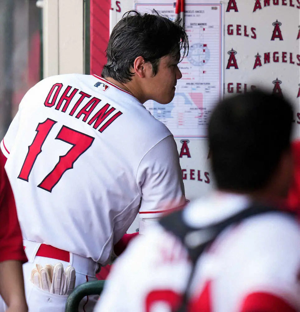 【画像・写真】大谷「勝ちたい」またも10勝ならず…感情爆発　バットを叩きつけた「もっともっと、いい内容で終われる」