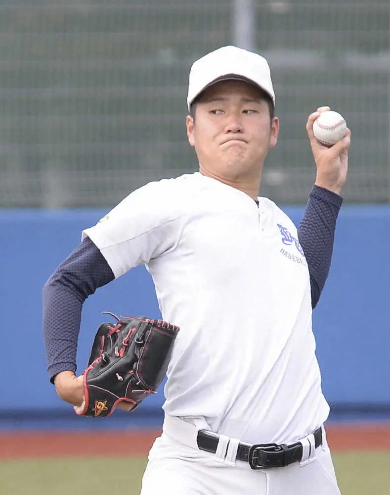 【画像・写真】キャッチボールをする関学大・山本晃大