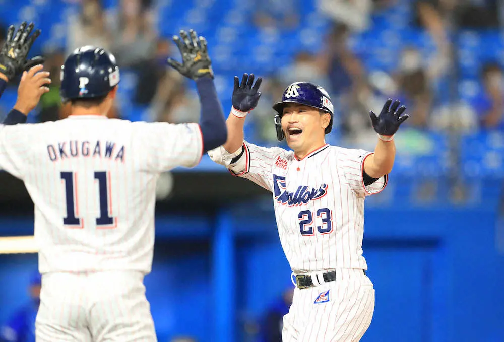 【画像・写真】ヤクルト青木「最高のカタチ」先制満弾!　球団最年長記録39歳8カ月　球団新記録!チーム月間満弾4本目