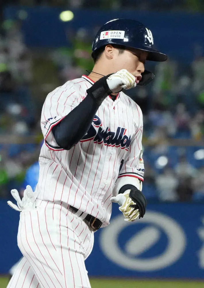 【画像・写真】ヤクルト・山田が逆転32号3ラン　首位固めへ序盤の劣勢を跳ね返す3試合ぶりの一発