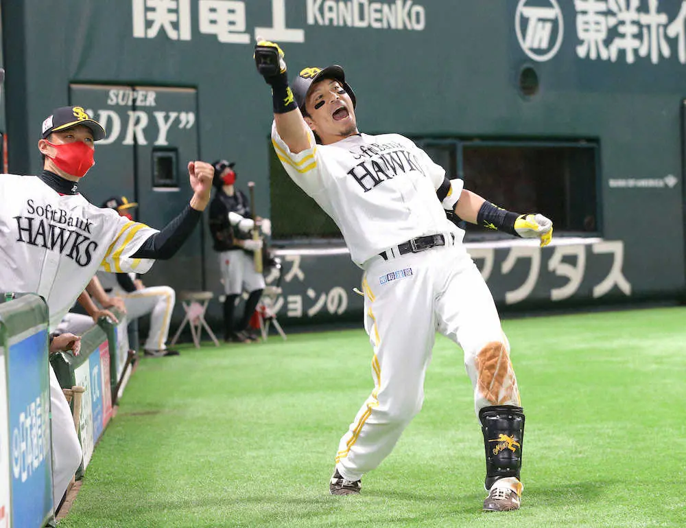 【画像・写真】ソフトB・松田　2戦連発で通算301号「久しぶりにマエテギュンでギュンギュン」