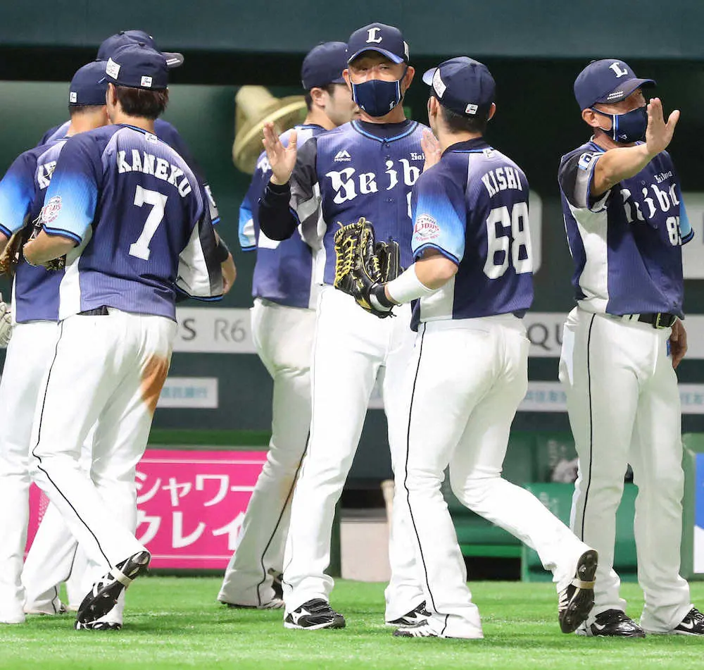【画像・写真】西武・中村　4安打で逆転勝ちに貢献、辻監督は4四球の山川を評価