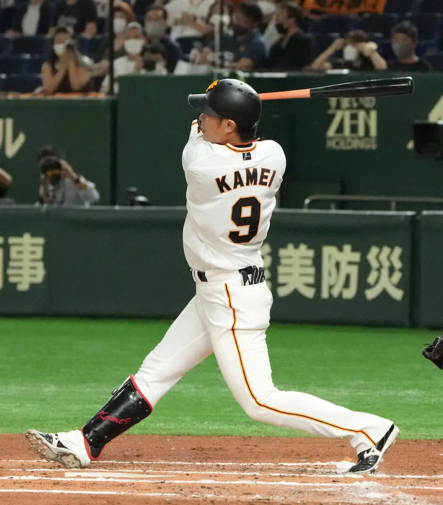 【画像・写真】39歳の巨人・亀井もハツラツ！　119日ぶり3号は右翼ポール直撃弾　なめられては困る！3試合連続打点