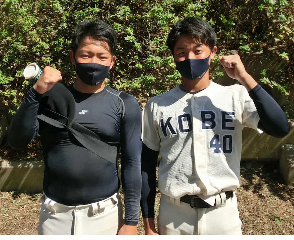 神戸大は寝屋川高出身コンビの藤原（左）、岡崎の活躍で優勝の望みをつないだ