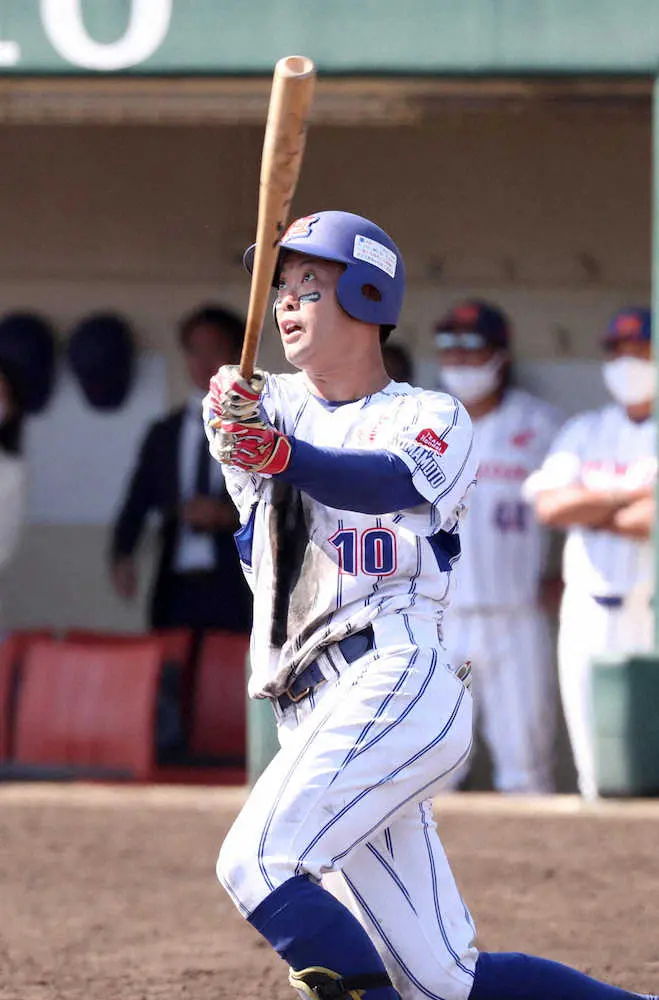 【画像・写真】＜Honda熊本・西部ガス＞3回1死二、三塁、左越え本塁打を放った、Honda熊本・石井（撮影・中村　達也）