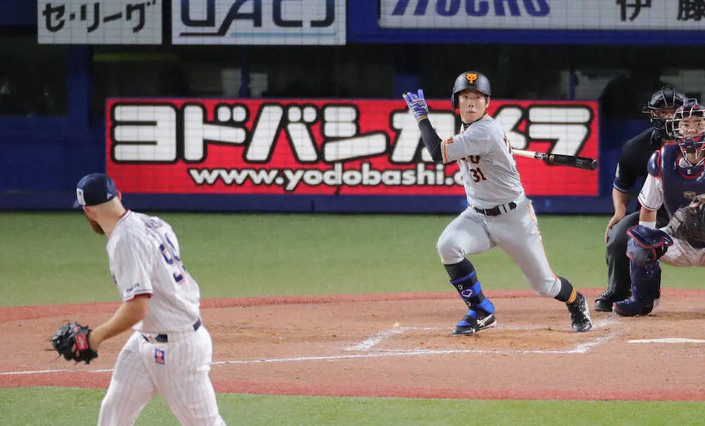 【画像・写真】巨人・松原が21試合連続安打　長嶋＆中畑の記録に並ぶ　初回の二盗失敗では原監督に呼ばれて話す場面も