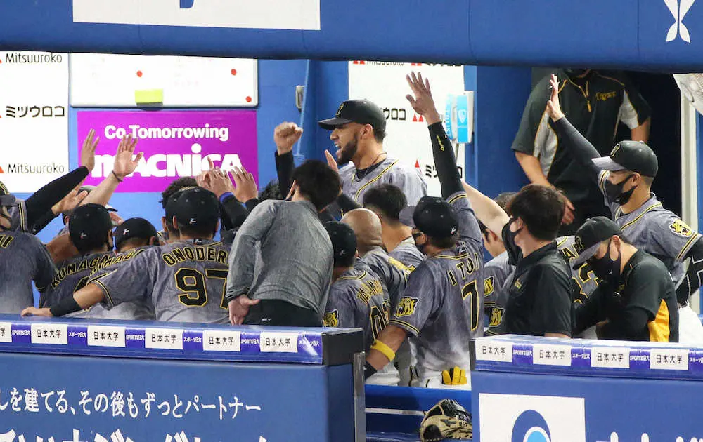 【画像・写真】神がかってきたぞ！虎の守護神・スアレス「毎日声出しOK」　試合前と9回締めくくりで5連勝に貢献