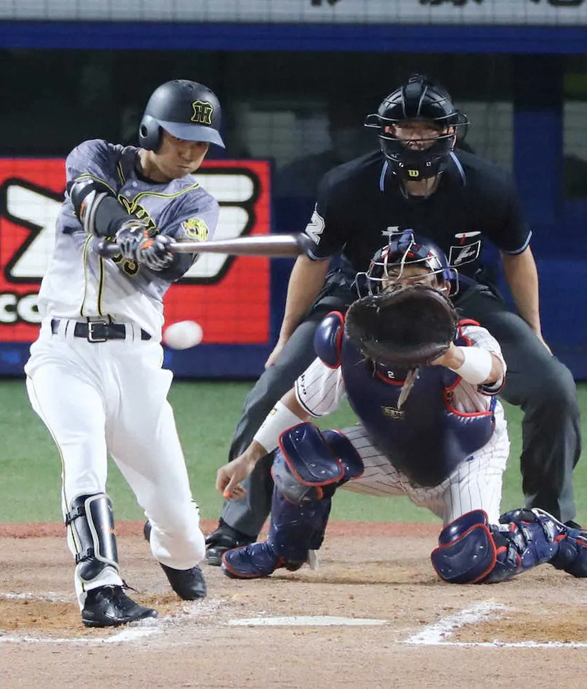 【画像・写真】阪神・島田　途中出場で勝ち越し打！　一塁手の前でバウンド変わる