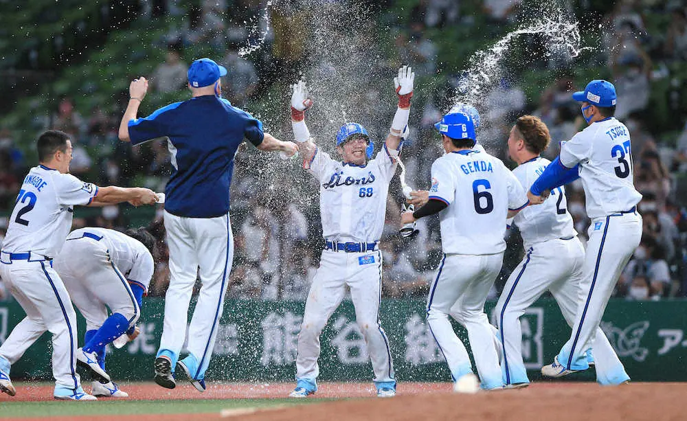 【画像・写真】西武・岸がサヨナラ打!負けたら最下位転落の可能性阻止