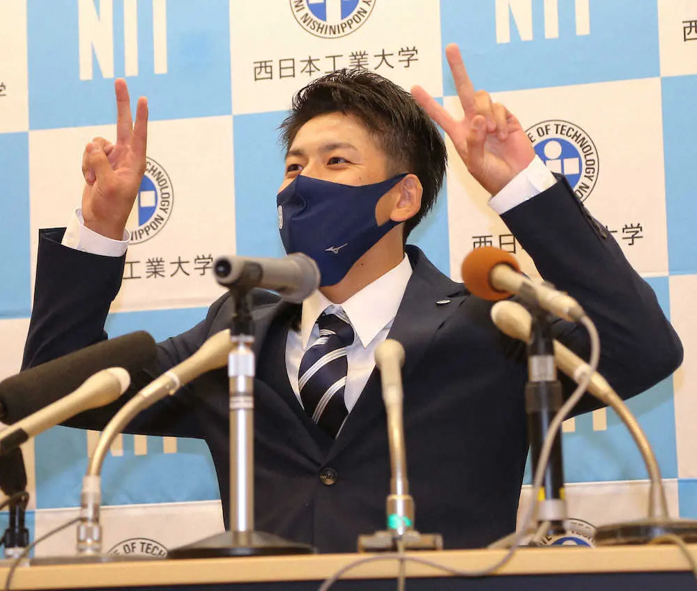 【画像・写真】西武　隅田の交渉権獲得！球団本部長、4球団重複も…くじ当て笑顔「強いライオンズつくりましょう」