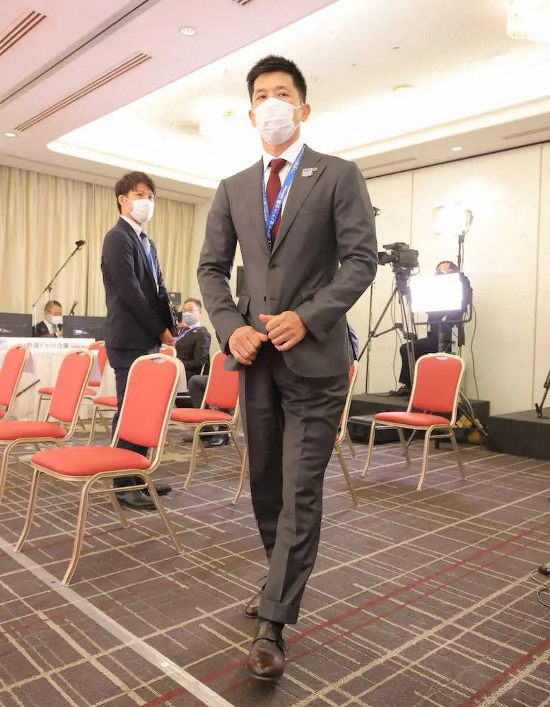 【画像・写真】＜プロ野球ドラフト会議2021）ドラフト会議に臨む阪神・矢野燿大監督（代表撮影）