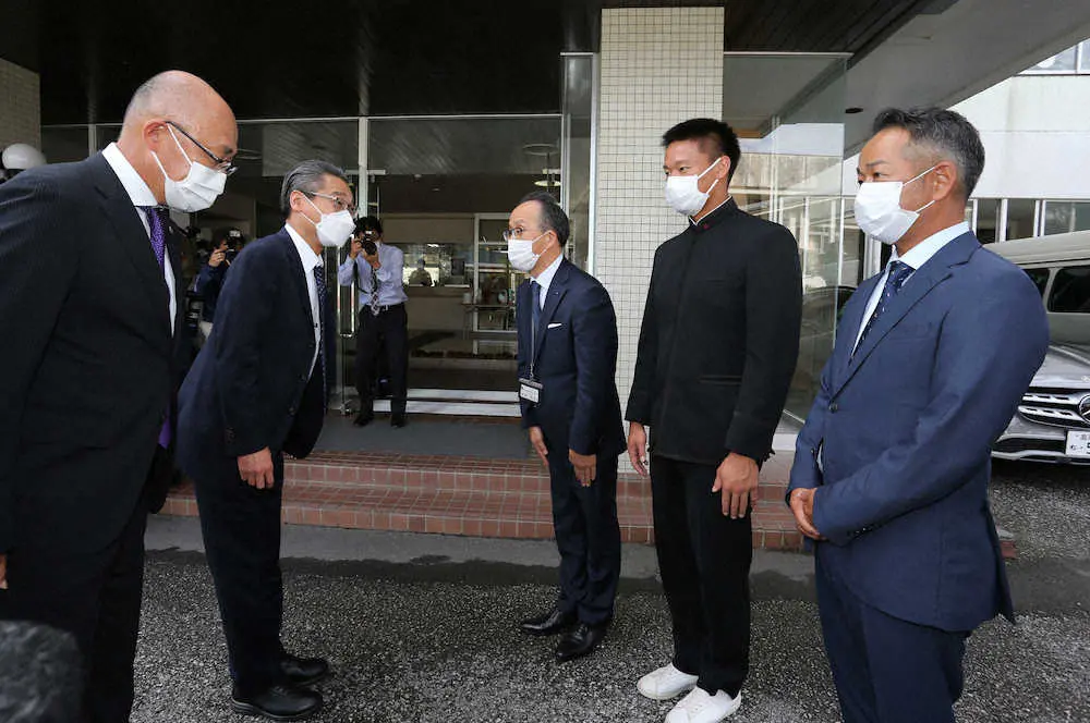 【画像・写真】阪神1位指名・森木　指名あいさつ　祝福メールは「150件くらいきました　返せてないです」
