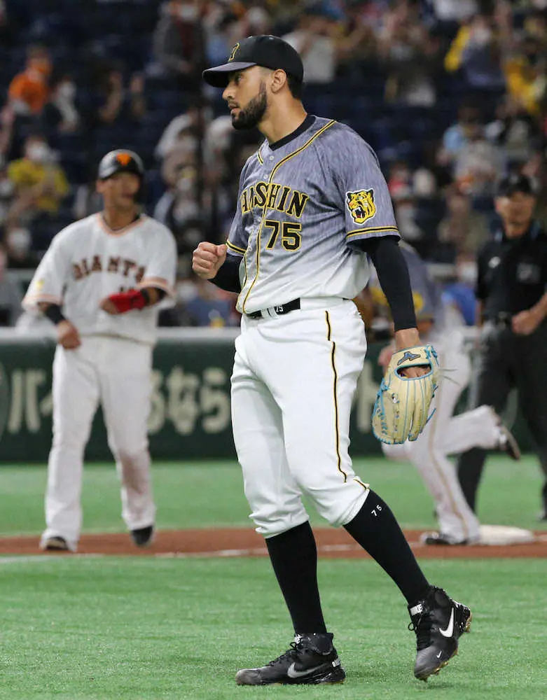 【画像・写真】阪神　14年ぶりの巨人戦勝ち越し　最後は「必殺」スアレスの回またぎで締めた　ヤクルトに2差肉薄