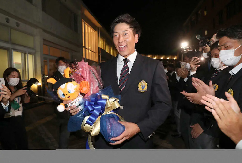 【画像・写真】巨人　隅田外してクジ引き11連敗も投手6人指名　外れ1位は157キロ右腕の関西国際大・翁田