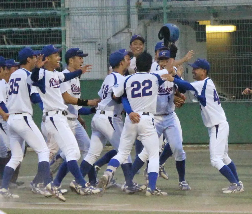 【画像・写真】北九大　サヨナラでリーグ優勝王手　代打・新原が9回に殊勲適時打　九州六大学野球