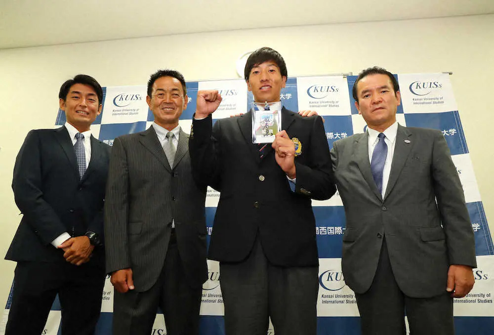 【画像・写真】巨人1位指名の関西国際大・翁田に指名あいさつ　大塚副代表「先発で2桁勝ってもらいたい」