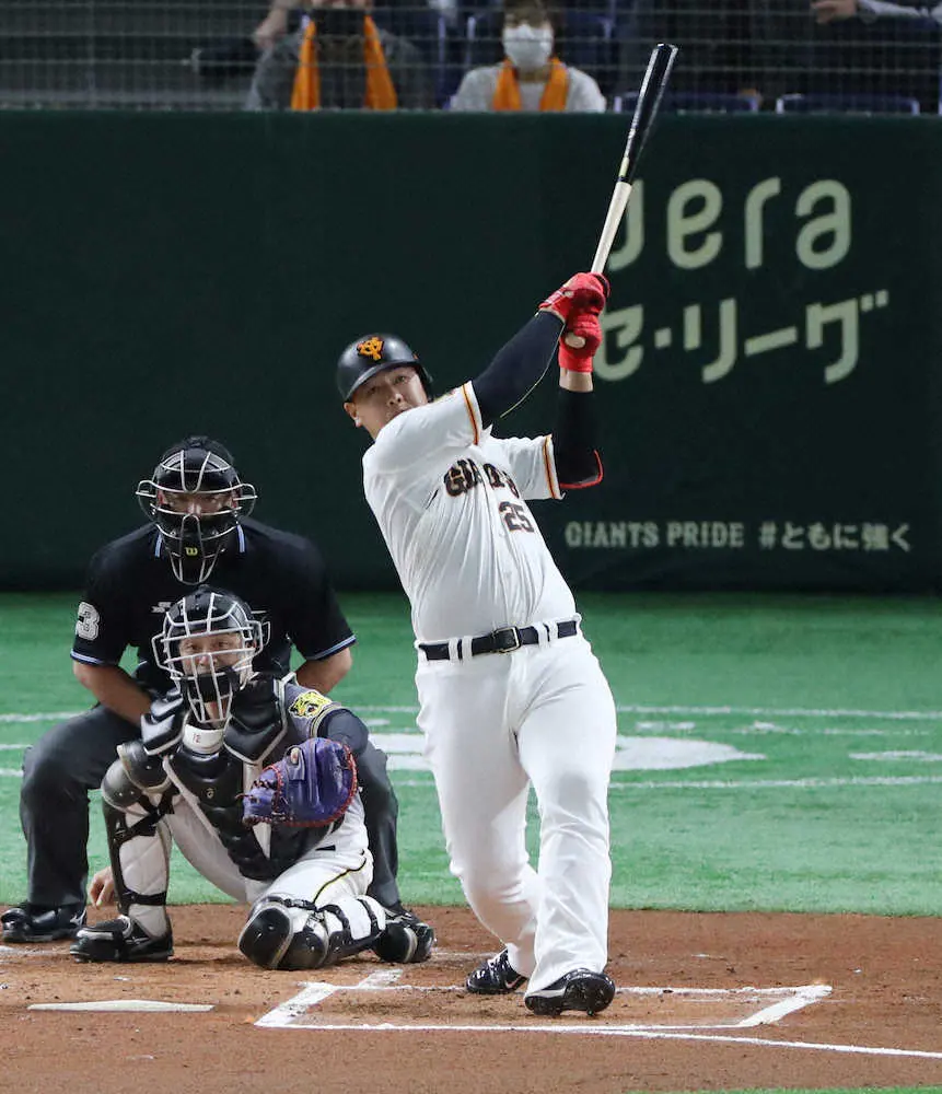 【画像・写真】巨人・岡本和　先制犠飛で16試合ぶり打点も以降は無安打、本塁打数ヤクルト・村上に抜かれた