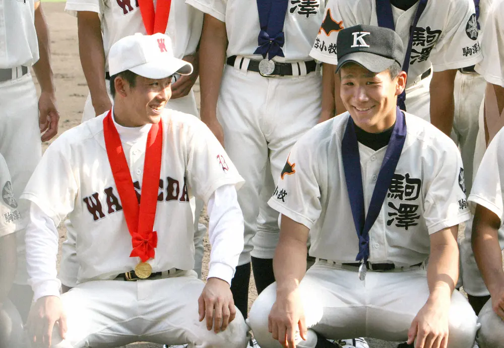 早実時代の斎藤佑樹投手（左）と駒大苫小牧時代の田中将大投手（2006年撮影）