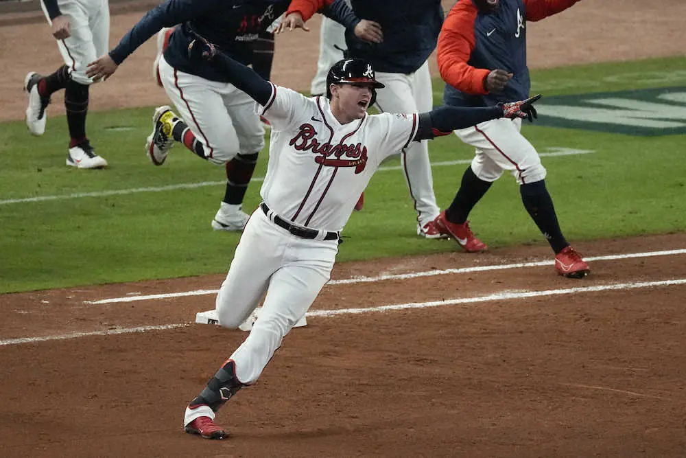 【画像・写真】ブレーブスが接戦を制して先勝　ライリーがソロ本塁打とサヨナラ打