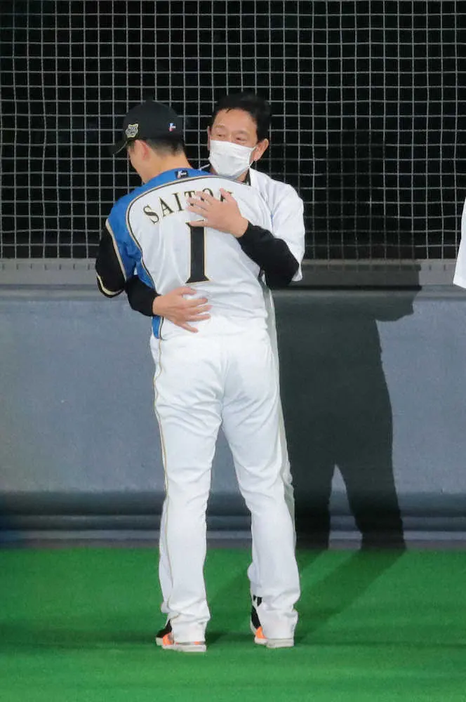 【画像・写真】斎藤佑樹の涙にファンも涙「自然に涙が出てきた」「鎌ヶ谷の面々の歌で泣けた」