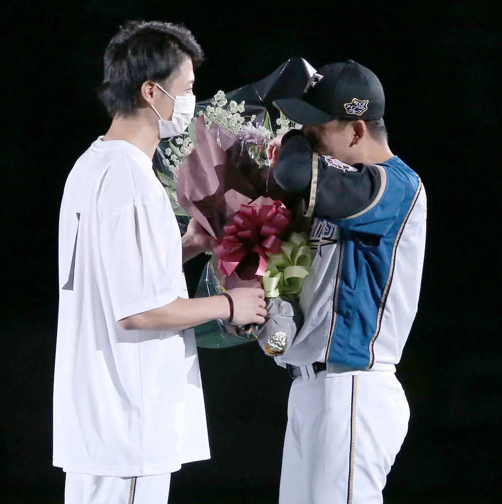 【画像・写真】斎藤佑樹「どんなに格好悪くても前だけを見て来た」涙の引退セレモニー、ファンに最後のあいさつ