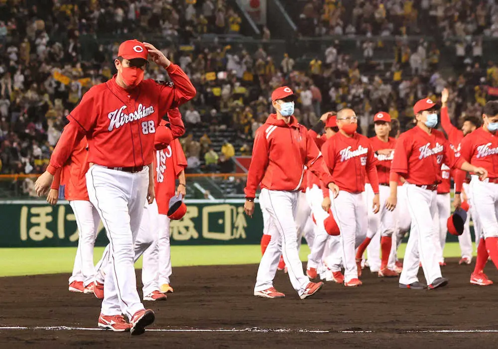 【画像・写真】奇跡の逆転CSへ　広島が8回の微妙判定に泣き痛恨1敗　残り6戦へ佐々岡監督「ずっと負けられない」