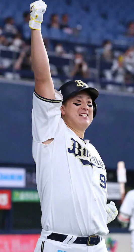 【画像・写真】「ラオウ・ビーム」が危機を救った　オリ杉本が2回に渾身のバックホームで二塁走者の銀次を補殺