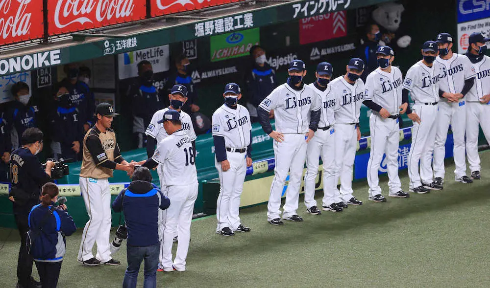 【画像・写真】球団を超えた「松坂プロ最後の一日」日本ハム横浜高4人衆に涙の栗山監督　8月移籍の木村は“1番手握手”