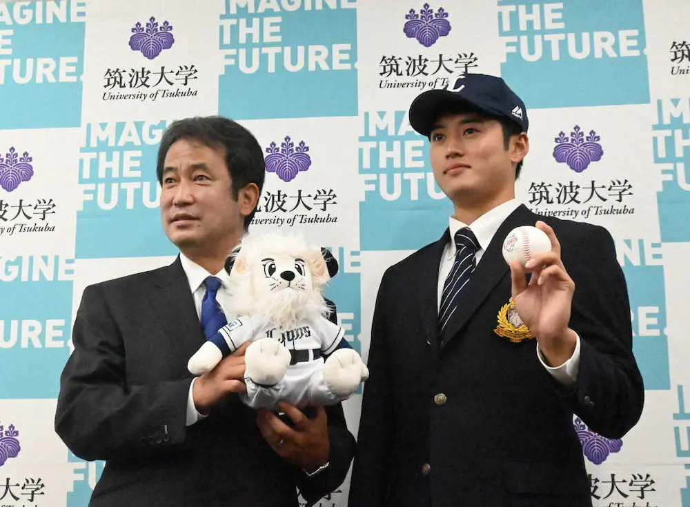【画像・写真】西武ドラ2位の筑波大・佐藤に指名あいさつ　1位隅田とローテ組み「新人王目指す」　