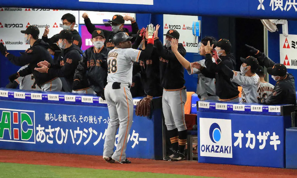 【画像・写真】巨人・ウィーラー、先制された直後に同点2ラン!　「くるりんぱ」ポーズでもベンチに活気