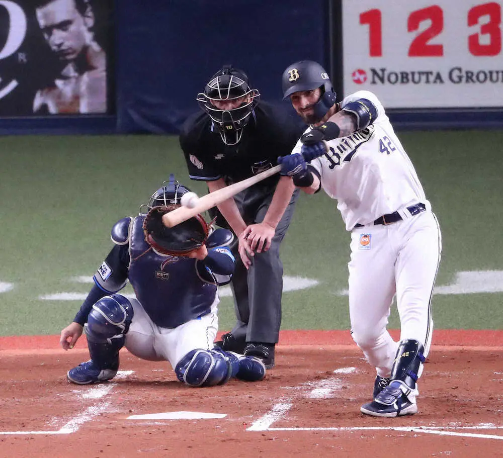 【画像・写真】オリックス・ラベロ　来日初打席で左前打　ポストシーズン切り札として期待