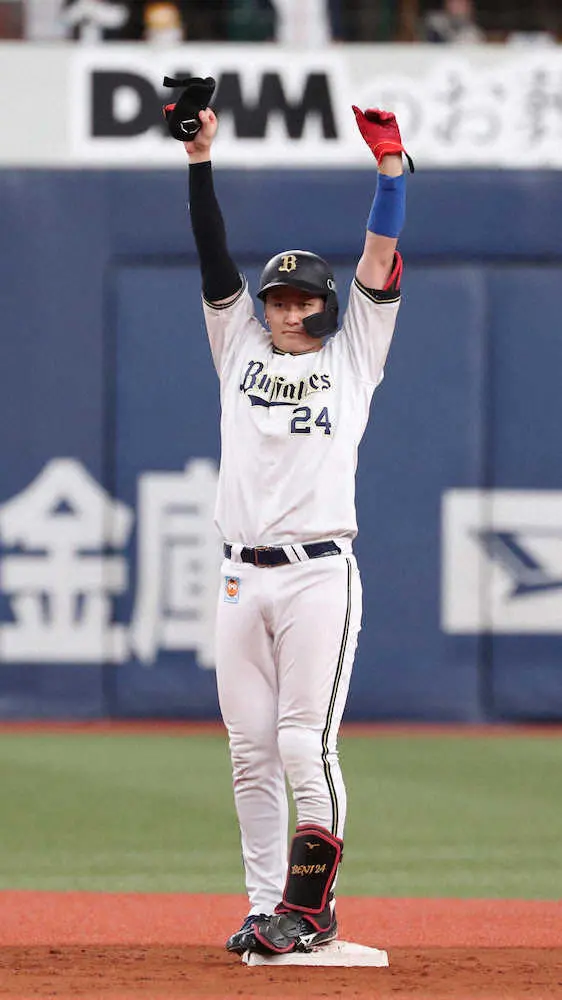 【画像・写真】オリックスに幸運舞い降りた！　2死満塁から紅林の当たりを左翼手・山野辺が落球し2点先制