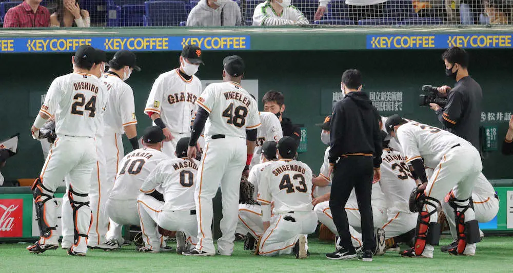 【画像・写真】巨人「亀ワッペン」効果だ！丸先制22号「亀井さんありがとう！」左袖に特製ロゴ