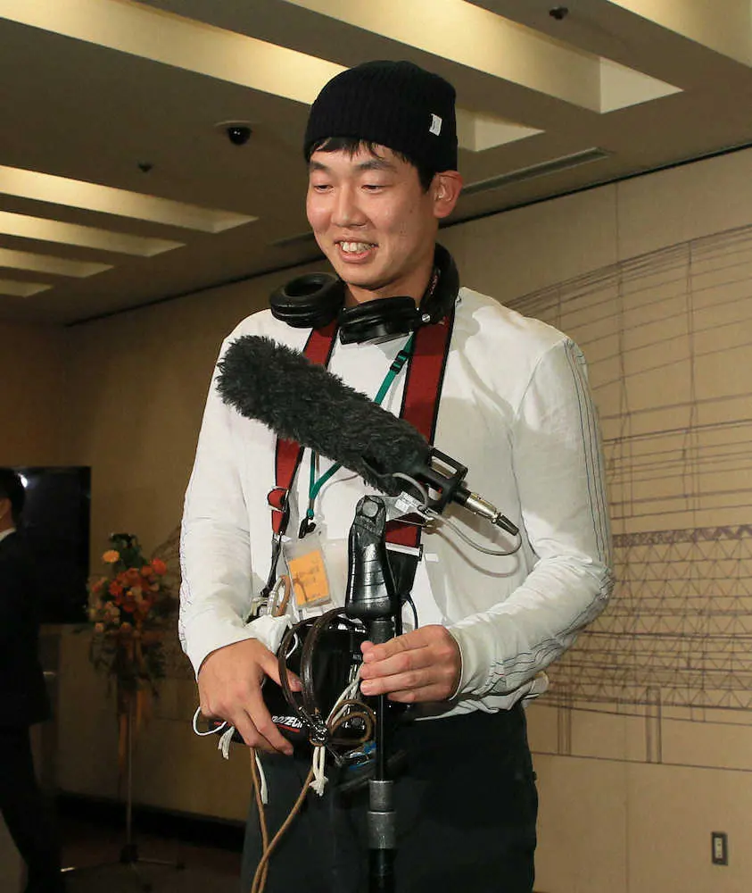 【画像・写真】巨人・大竹が引退会見　通算101敗…101杯の「ありがとう」報道陣に手書きメッセ入りカップラーメン