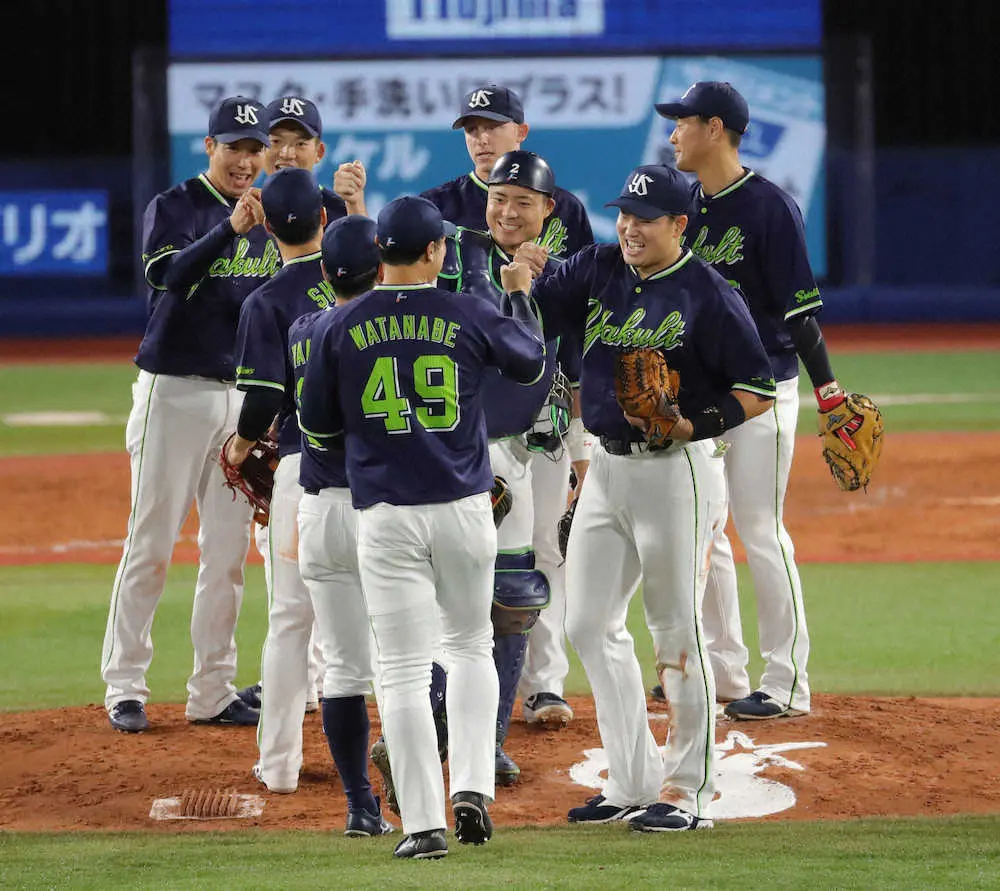 【画像・写真】ヤクルトVに導いた高津監督の繊細かつ大胆な操縦術　規定投球回到達者も3割打者もいなくても勝った