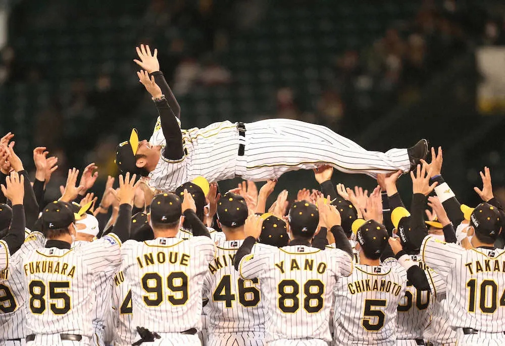 阪神 岩田稔 引退セレモニーで涙 ファンもビッグファミリー 虎一筋16年の現役生活に幕 スポニチ Sponichi Annex 野球