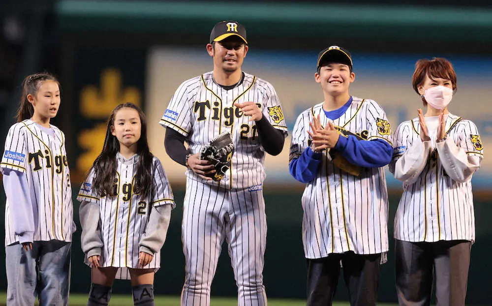 【画像・写真】阪神・岩田稔　引退セレモニーで16年間の現役生活に別れ「ファンの方々も“ビッグファミリー”」