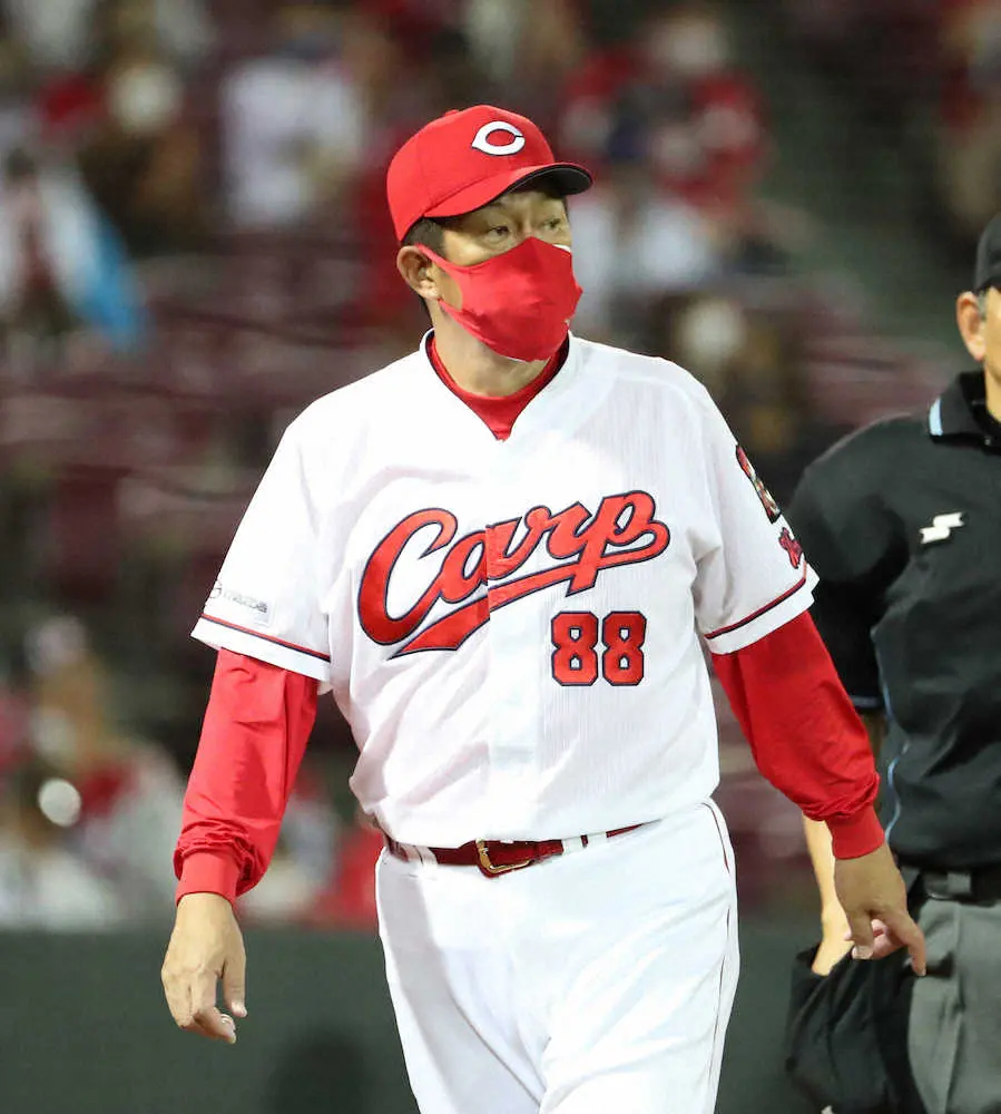 【画像・写真】広島・佐々岡監督が続投「来季は優勝を狙えるチームを」　今季4位も終盤追い上げ、小園、林ら若手登用評価