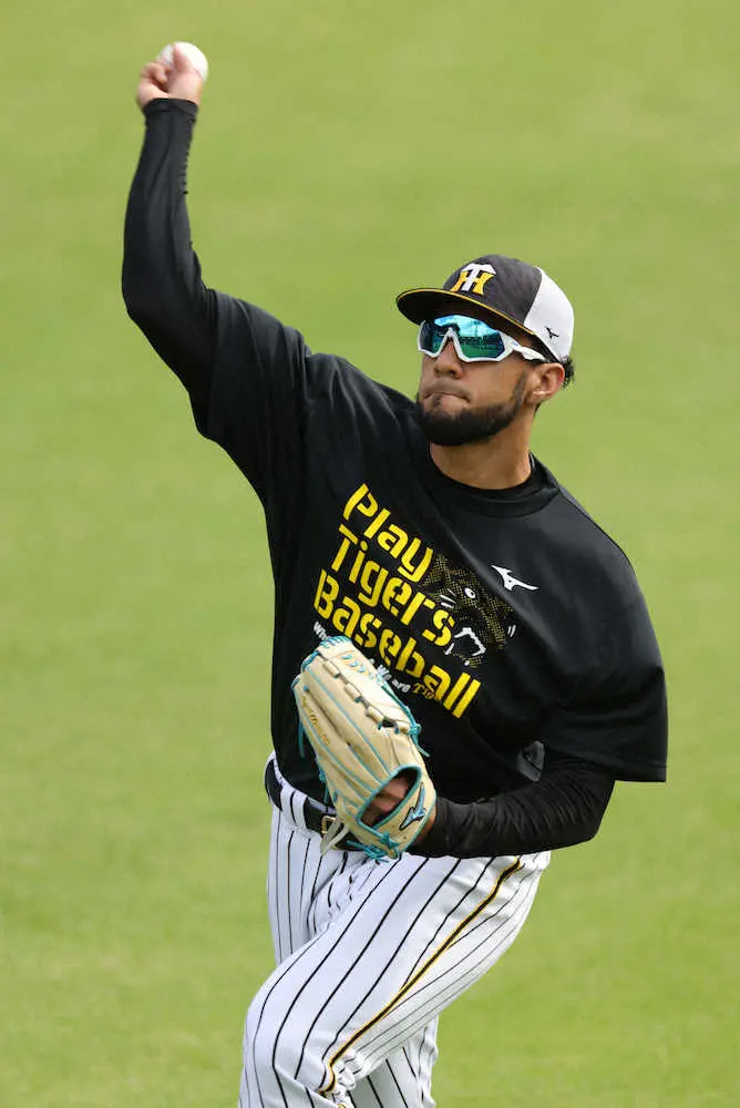 【画像・写真】阪神・スアレスがロゴ発案のCSTシャツを全員が着用　さらなる「一体感」で日本一目指す