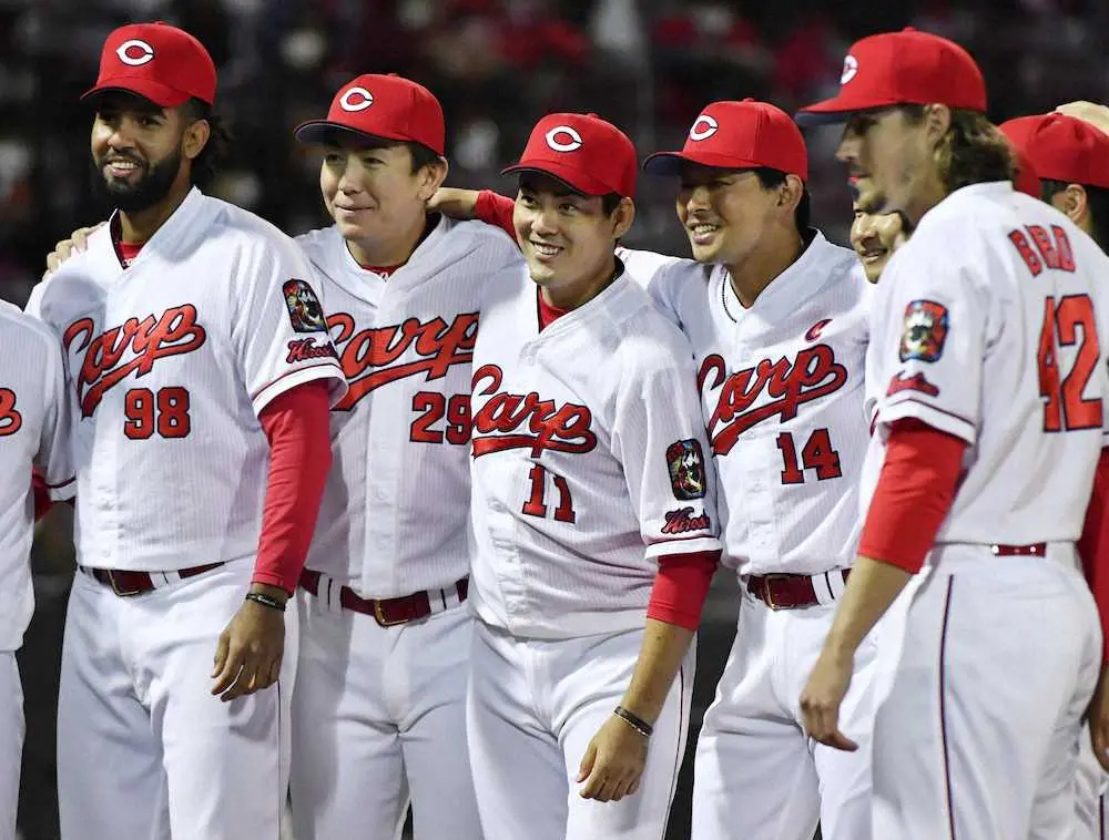 【画像・写真】広島・九里　我慢の投球で最多勝届いた13勝目　初タイトルに「野手と中継ぎのみなさんには本当に感謝」