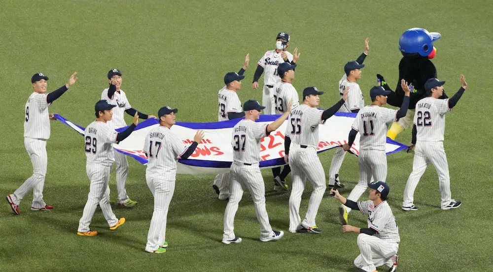 【画像・写真】ヤクルト・高津監督「絶対大丈夫」　優勝セレモニーで20年ぶり日本一誓う「絶対崩れない一枚岩になる」