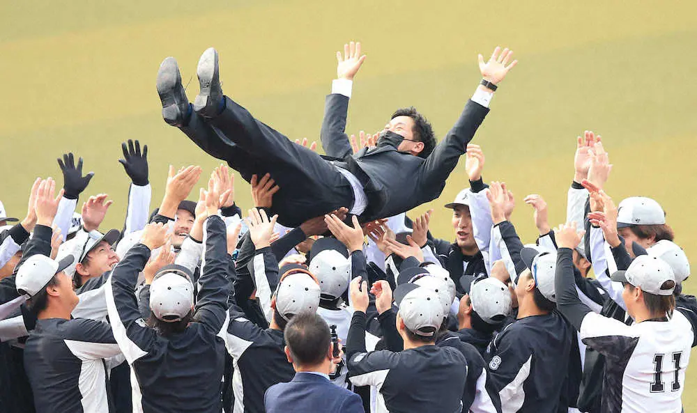 【画像・写真】現役引退のロッテ・小窪が感慨「この2カ月は宝物」、6度の胴上げ