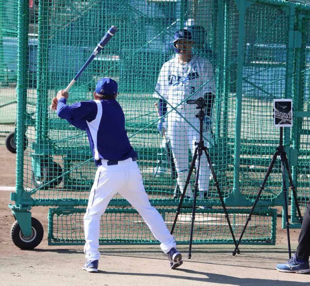 【画像・写真】中日・立浪監督　来季3割20発期待する高橋周の打撃改造に着手「3番を打ってほしい」
